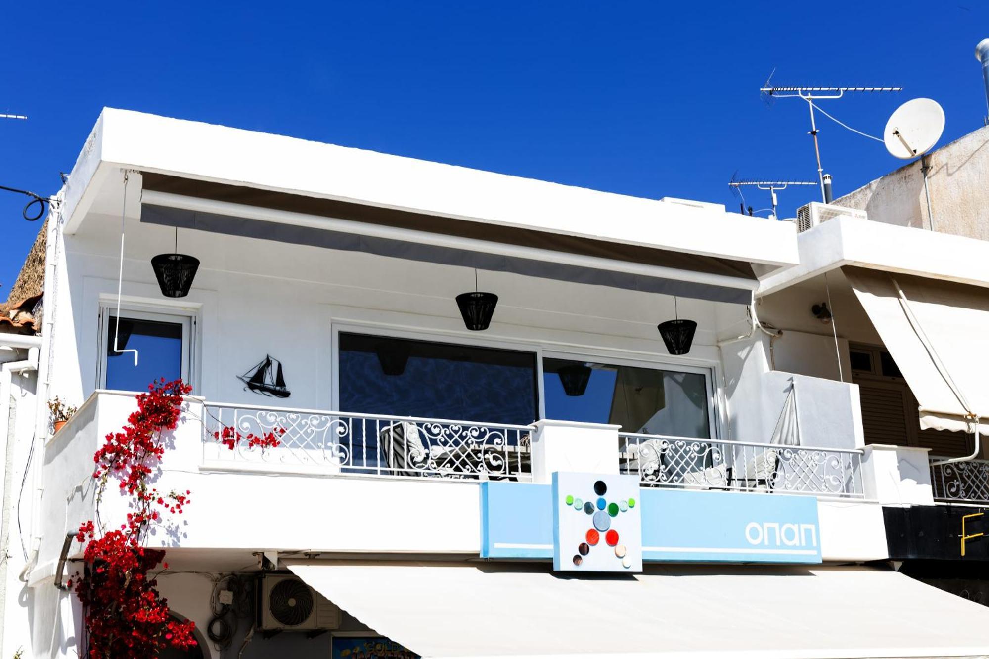 Porto Heli Seafront - Port House Gアパートメント エクステリア 写真